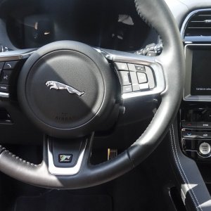 Jaguar_F-Pace6.jpg