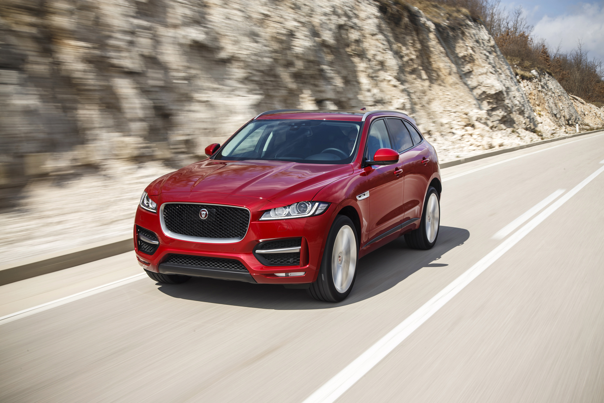 2017-Jaguar-F-Pace-First-Edition-front-three-quarter-in-motion-05-2.jpg